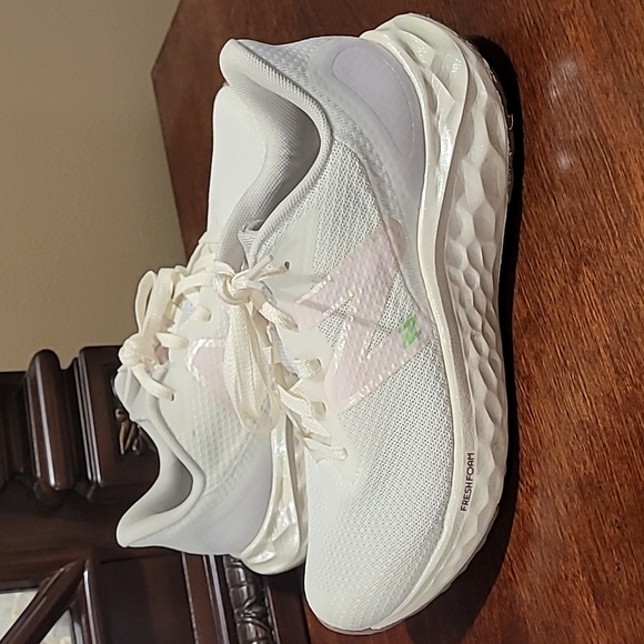 New Balance freshform sneakers iridescent womens 7 - Picture 2 of 6